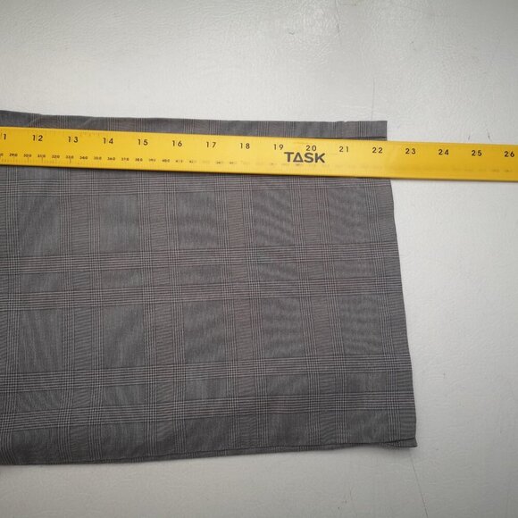 Dockers Ladies Size 12 Grey Plaid Wide Straight Legs Capri Pants - Picture 15 of 15